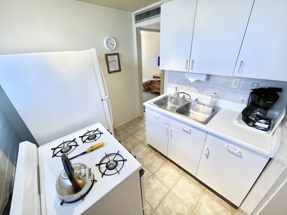 One Bedroom King Patio-Garden Bungalow Kitchen