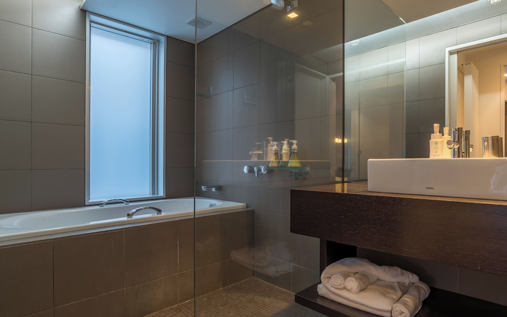 2 Bedroom Suite photo 3