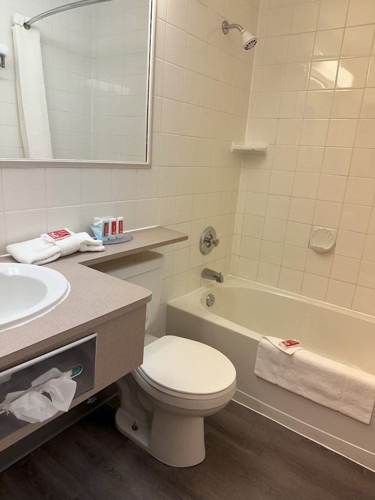 Standard Room, 1 Queen Bed, Non Smoking - Photo 18