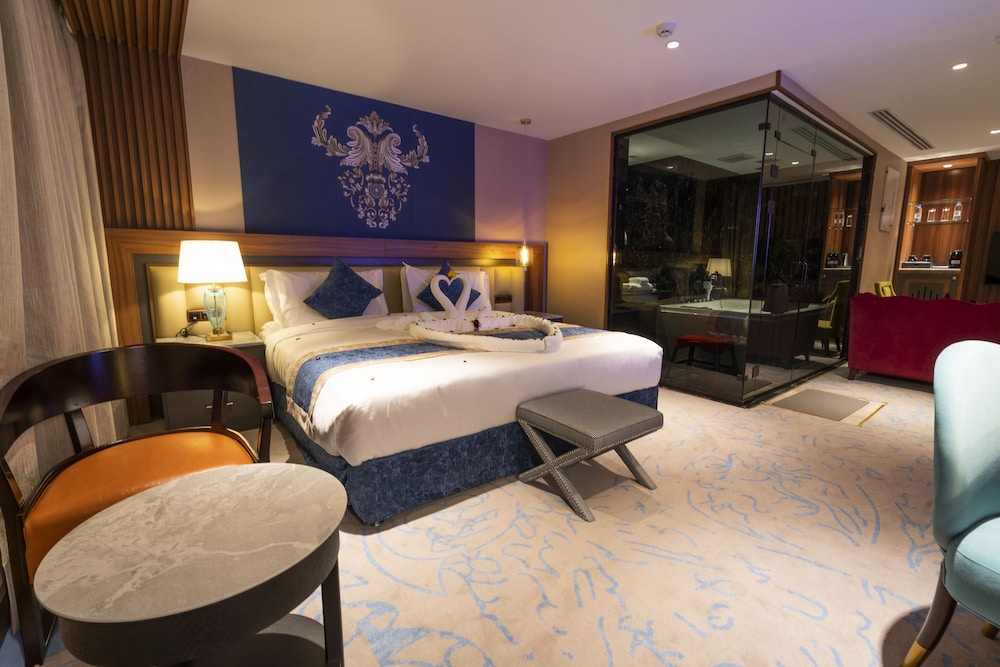 Royal Room photo 3
