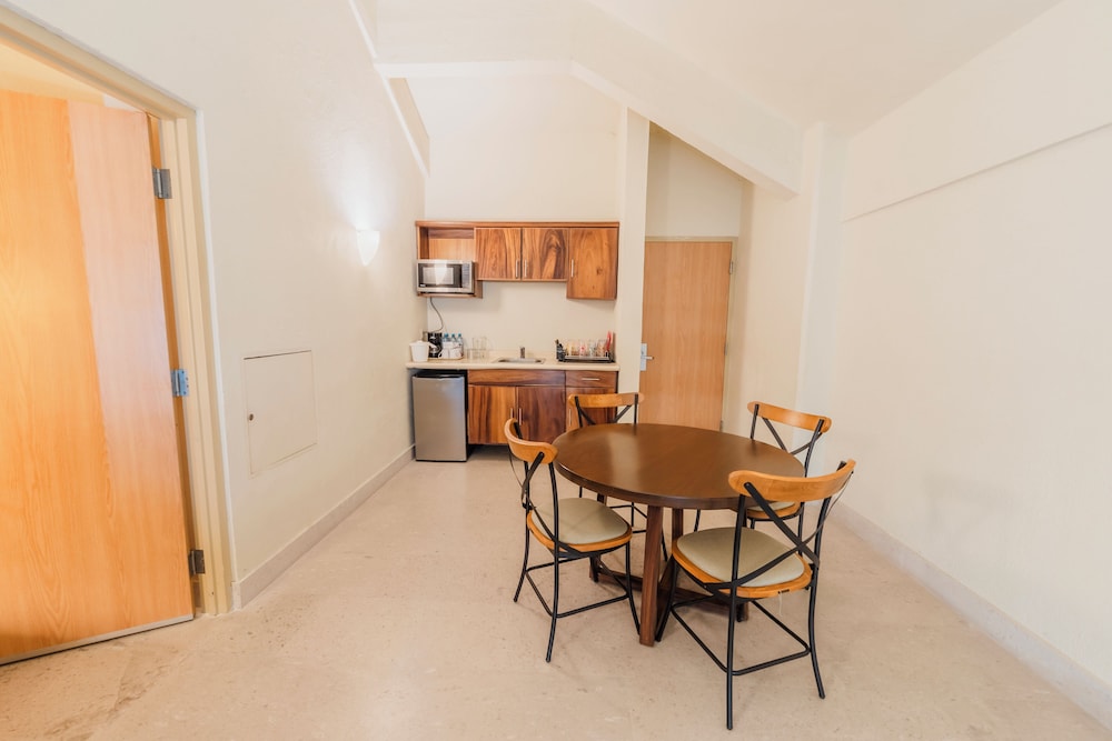 Suite, Non Smoking (2 Rooms, 2 Double beds with Sofa bed) - Photo 18