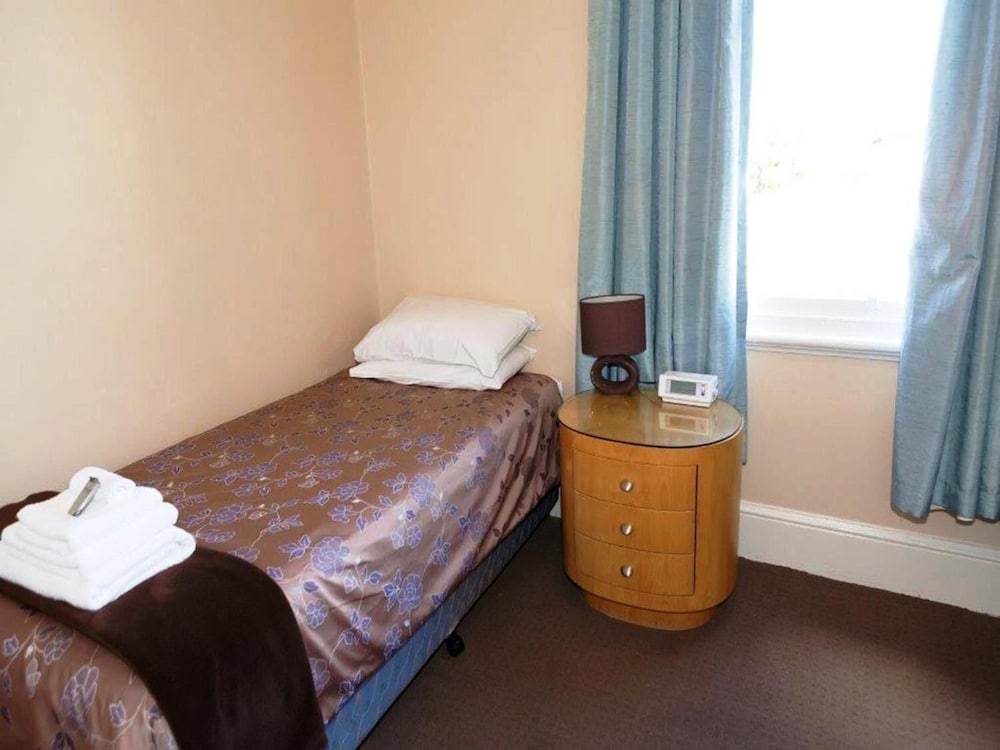 Single Room, Shared Bathroom