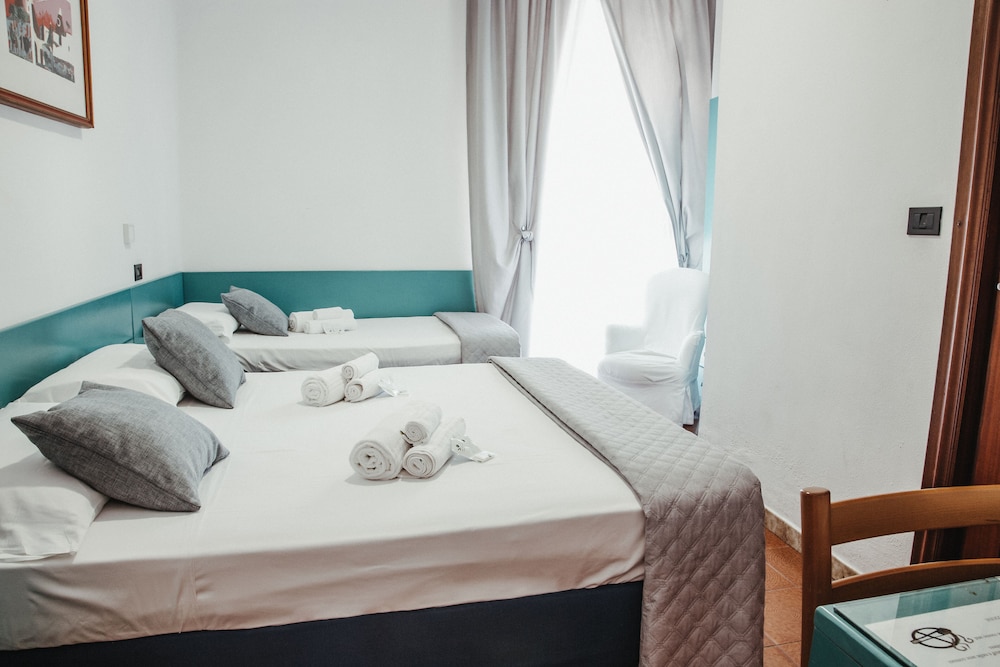 Standard Triple Room photo 3
