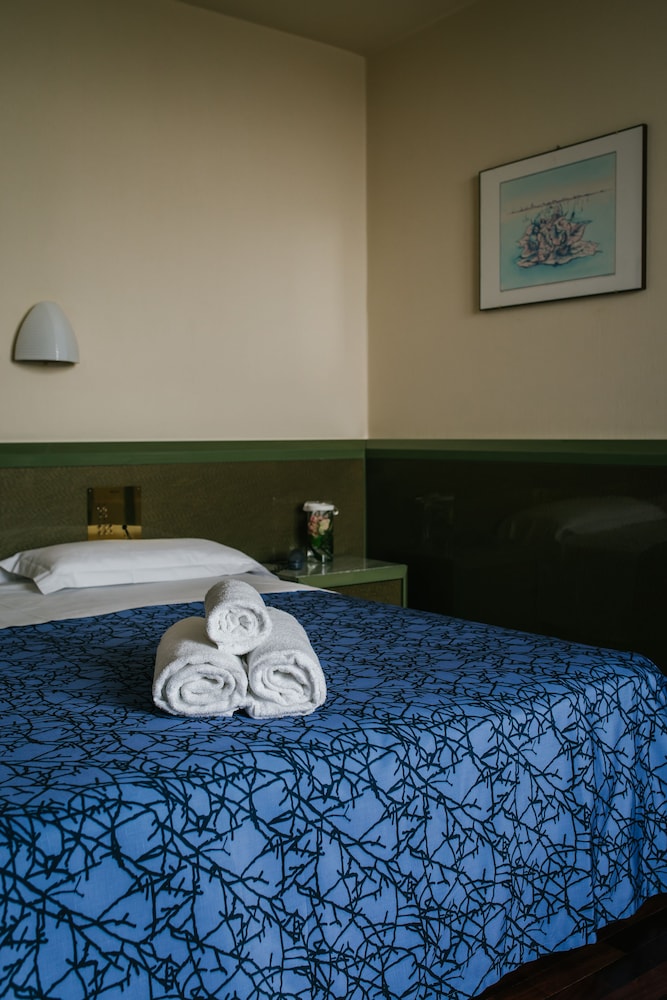 Standard Double Room photo 2