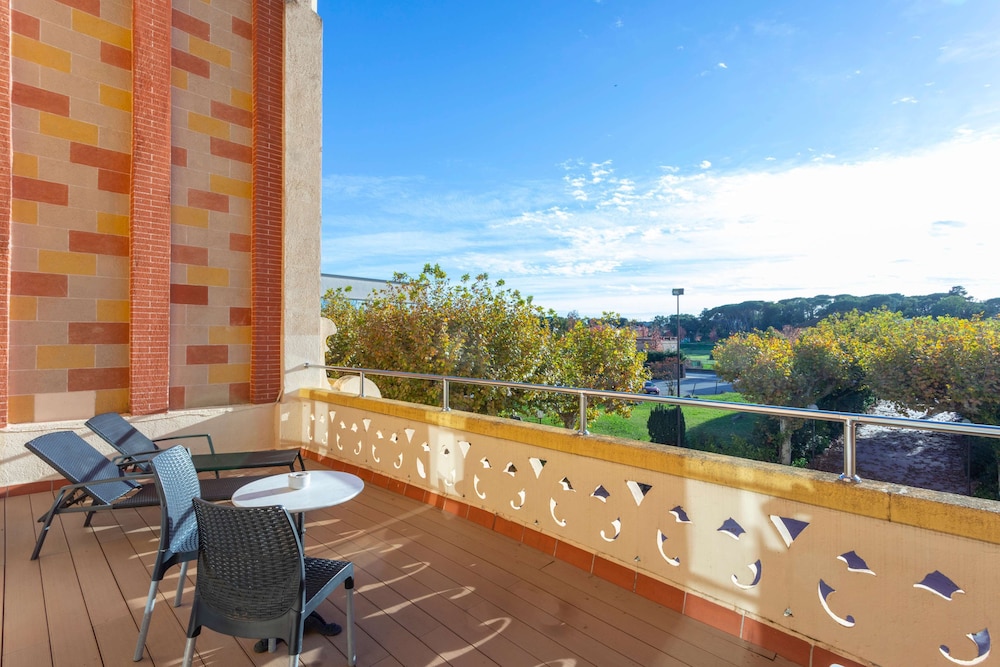 Premium Room, Garden View - Photo 10