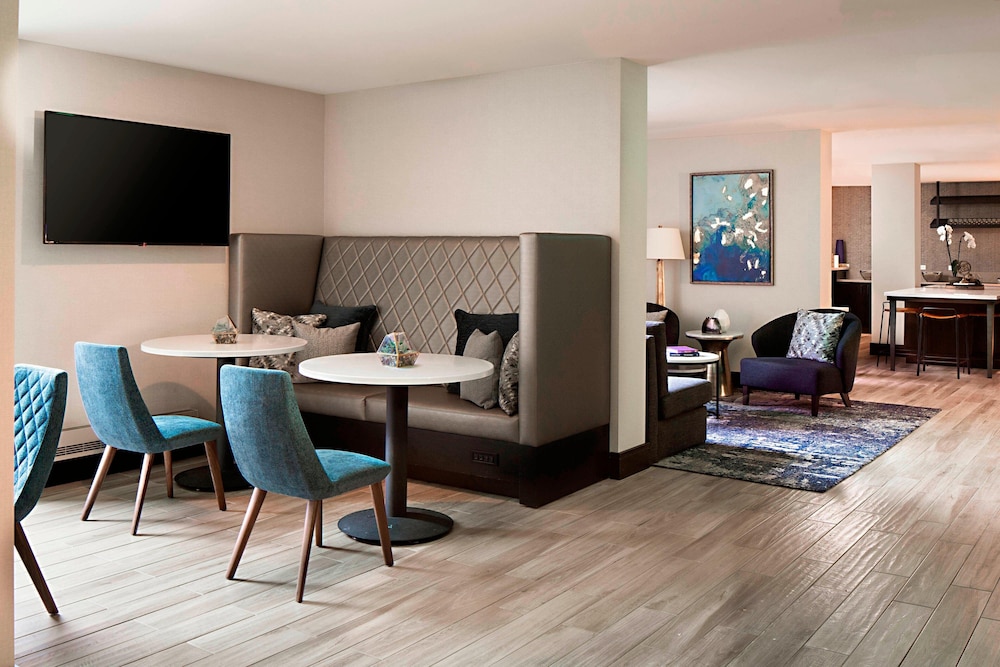 Executive Room, 1 King Bed - Photo 8