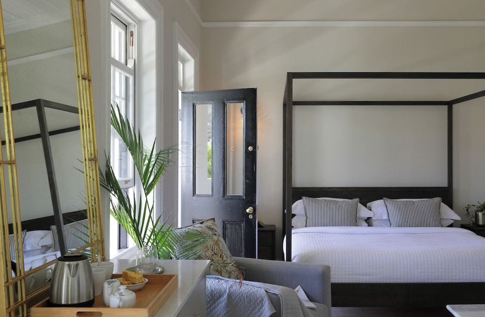 Honeymoon Studio Suite photo 2