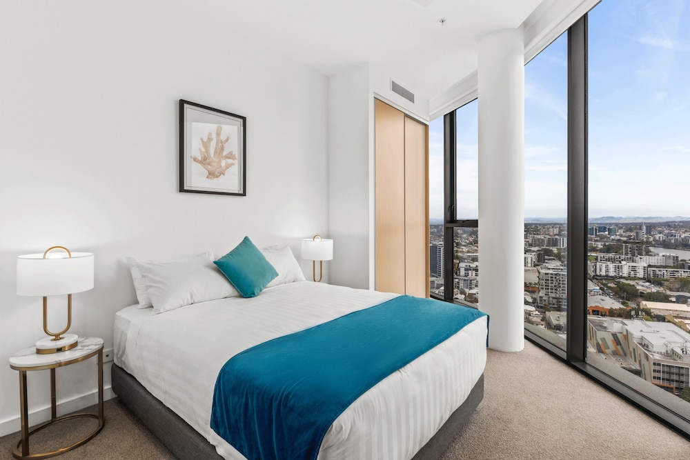 3 Bedrooms 2 Bathroom Penthouse