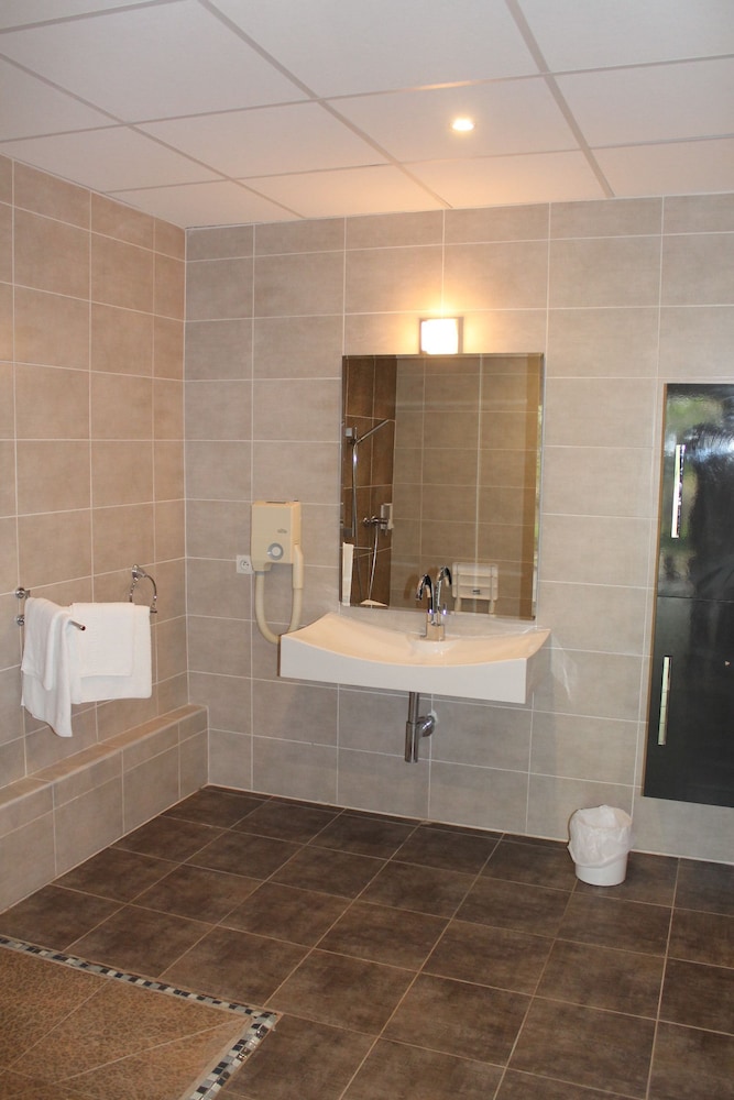 Comfort Triple Room, 3 Twin Beds, Accessible, Garden View (Leopard) photo 1
