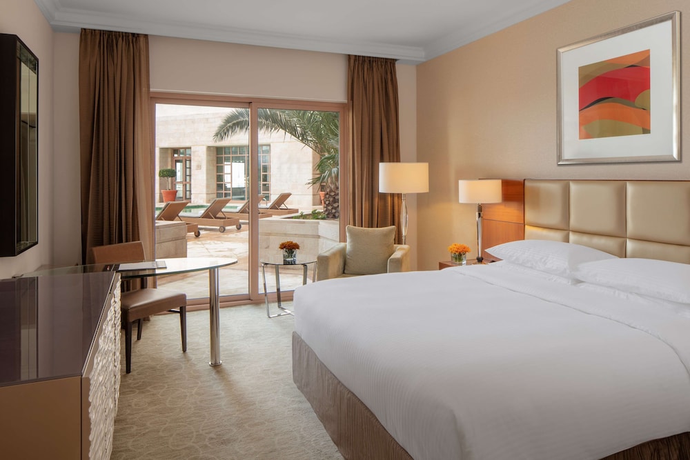 Room, 1 King Bed, Pool View photo 1