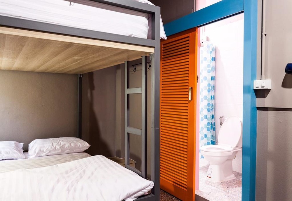 Quadruple Room with Private Bathroom photo 3