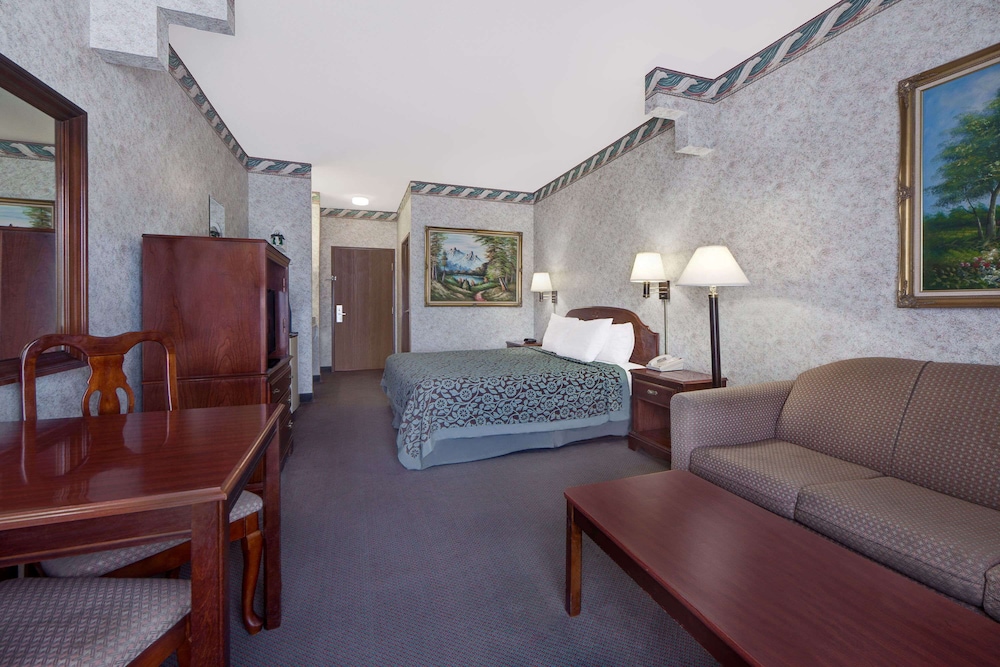 Standard Room, 1 King Bed - Photo 4
