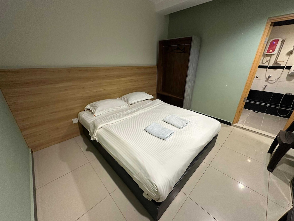 Standard Room, 1 Queen Bed