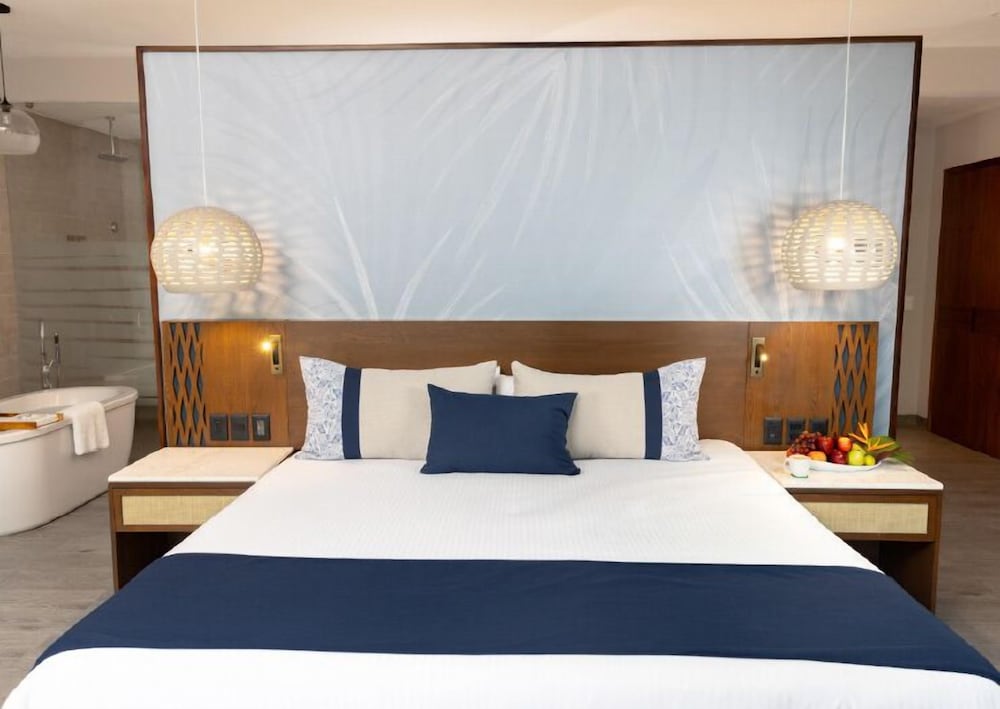 Allure Junior Suite, Adults Only, 1 King Bed (Jungle View) - Photo 1