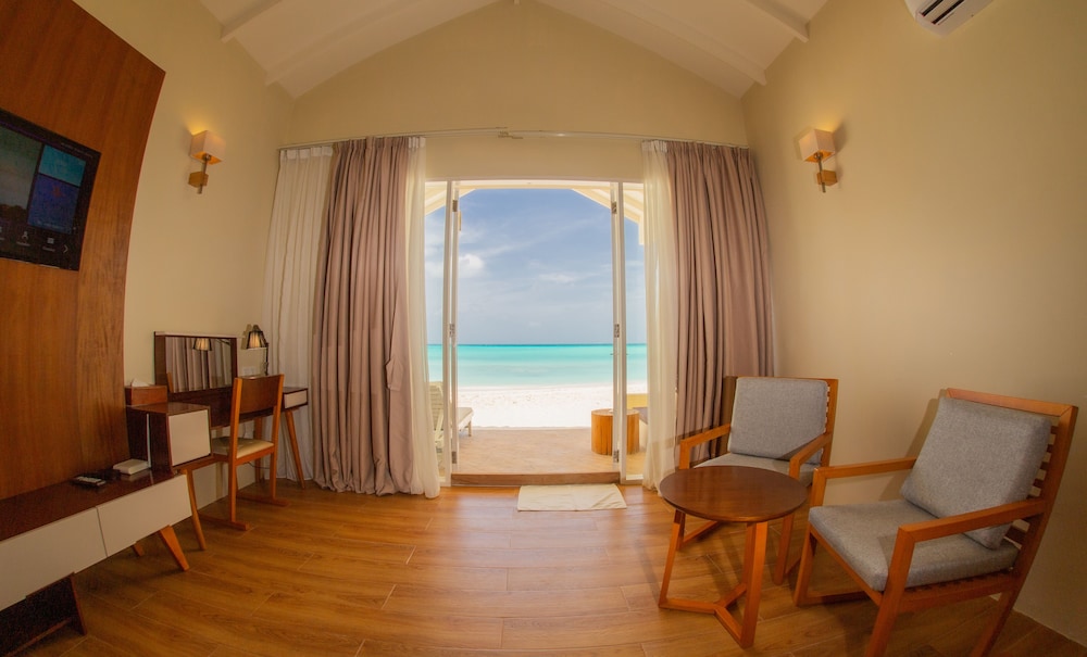 Superior Beach Bungalow photo 1
