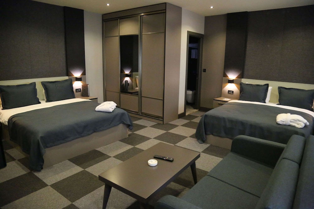 Deluxe Room, Multiple Beds, Non Smoking photo 1