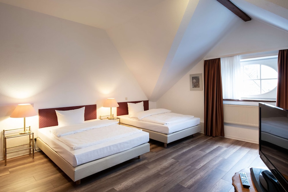 Suite, Multiple Beds, City View