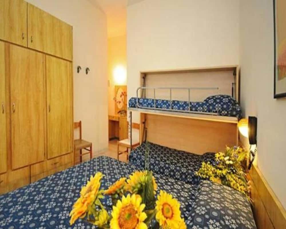 Quadruple Room - Photo 2
