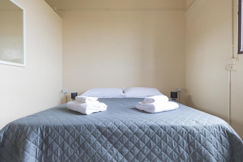 Basic Double Room, 1 Double or 2 Twin Beds, Private Bathroom - Photo 6