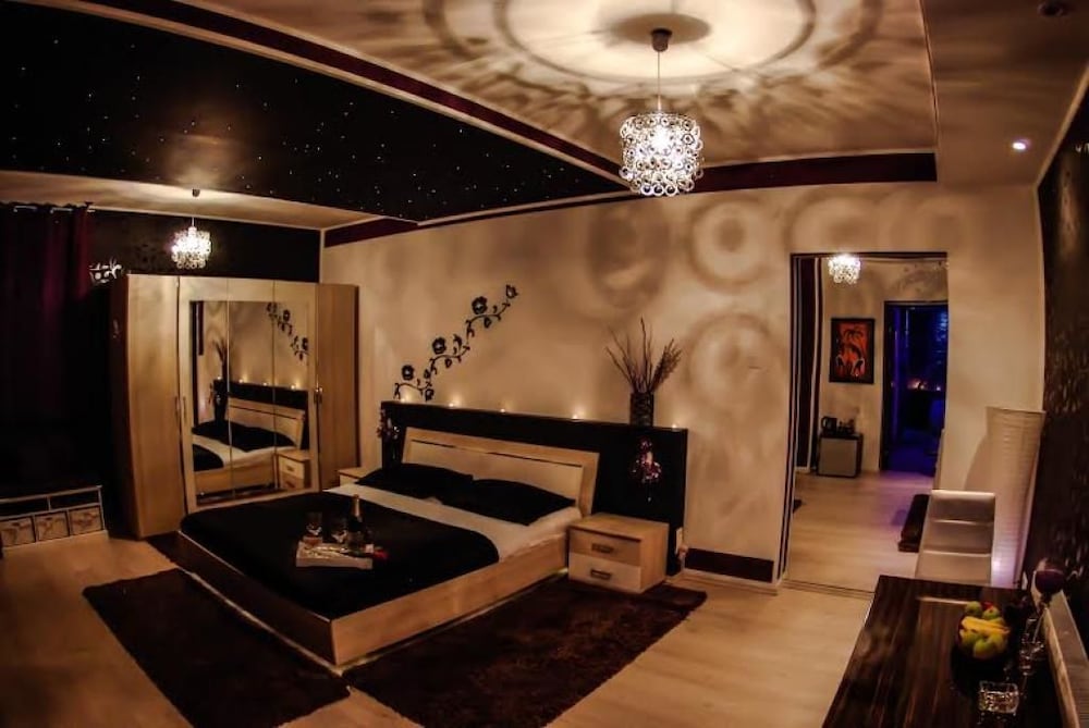 Deluxe Studio