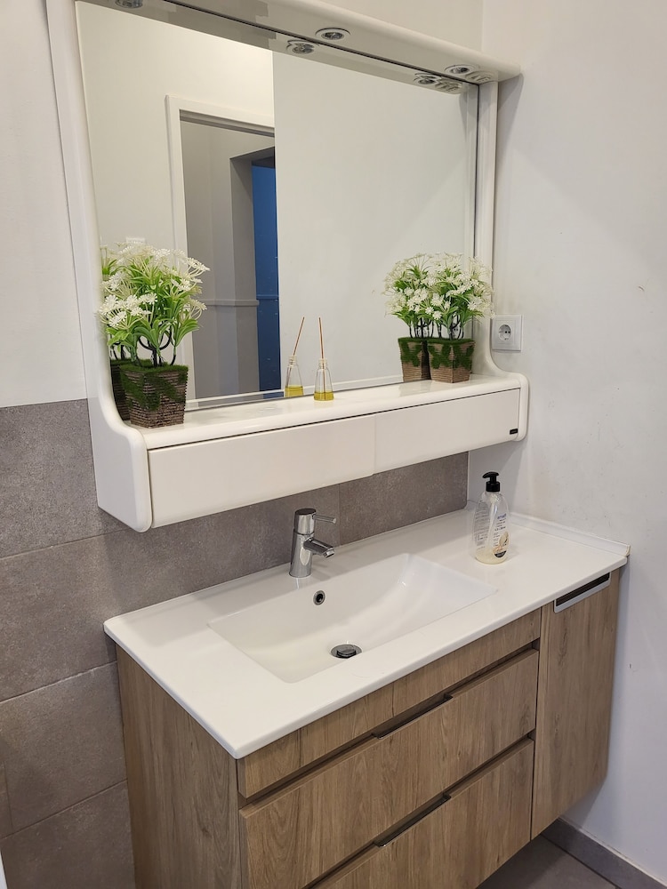 Basic Double Room - Photo 11
