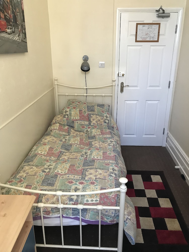 Single Room, Shared Bathroom photo 2