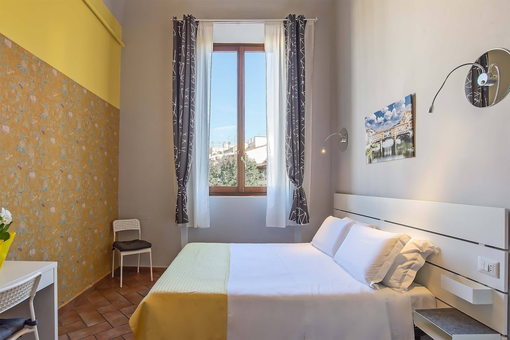 Yellow Room photo 2