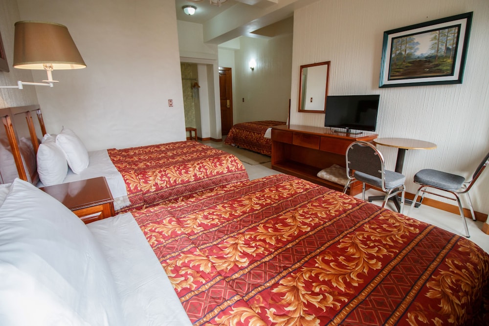 Standard Twin Room, 3 Twin Beds photo 3