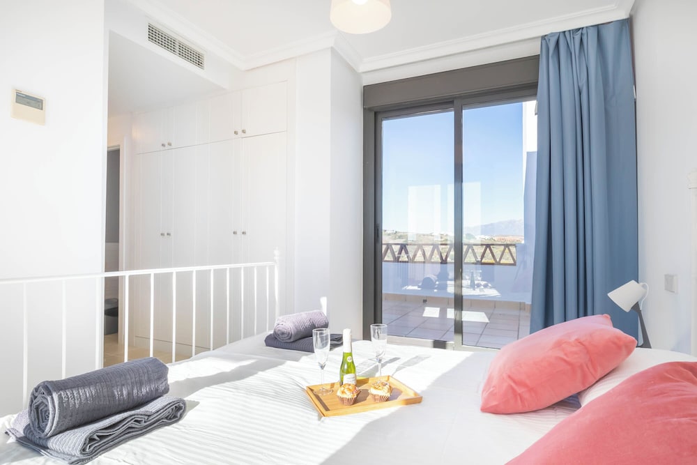 Luxury Penthouse, Multiple Bedrooms, 2 Bathrooms, Mountainside (Sunset Sunshine Pool and Golf)