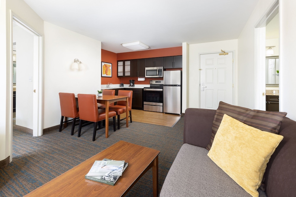 Suite, 2 Bedrooms - Photo 4