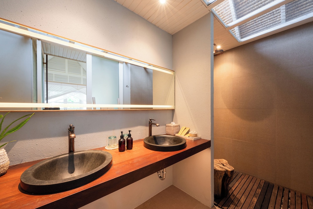 Cabana with Free Minibar - Photo 2