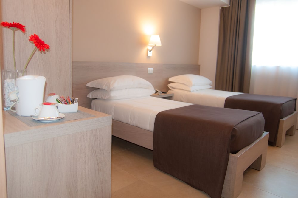 Classic Double Room, 2 Twin Beds photo 2