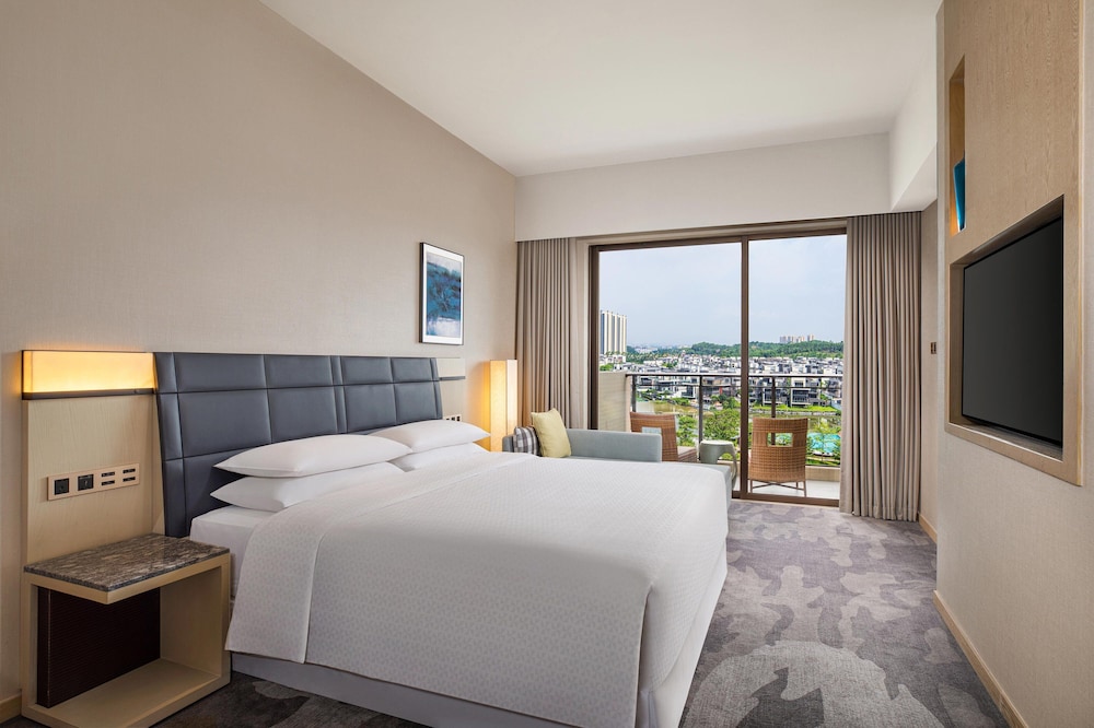 Room, 1 King Bed, Balcony, Garden View (View)