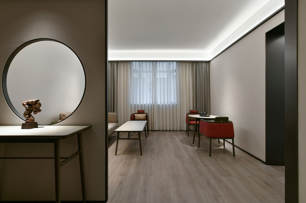 Deluxe Suite, Garden View