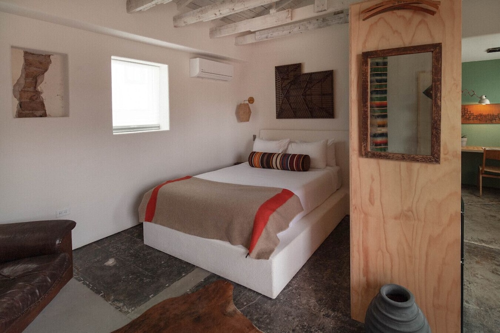 MOTEL #4