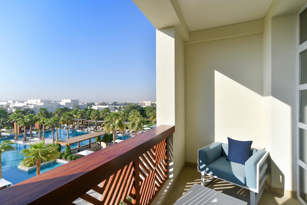 Deluxe Room, 1 King Bed, Pool View (Balcony) - Photo 8