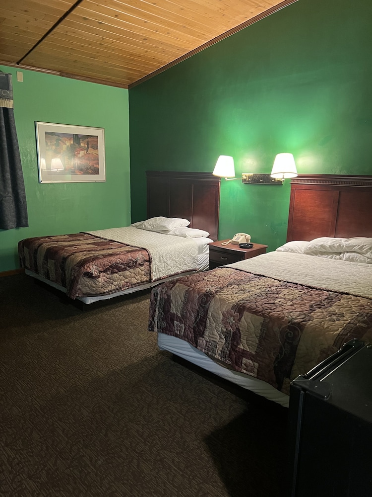 Standard Room, 2 Queen Beds photo 1