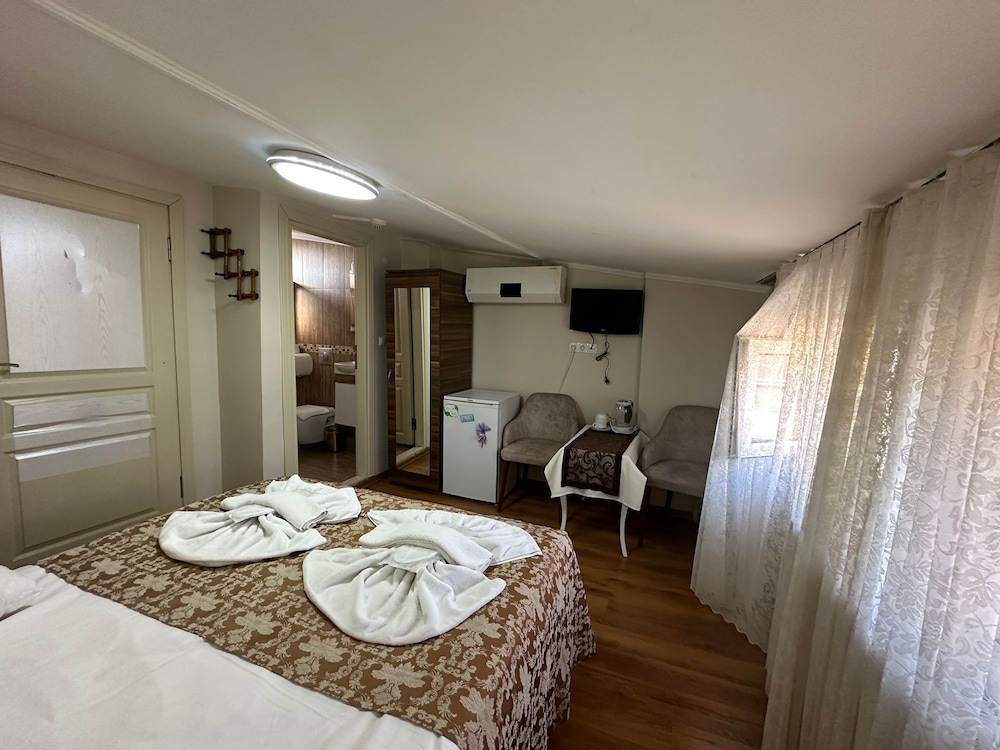 Deluxe Double Room, 1 King Bed photo 3