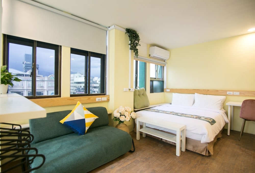 Deluxe Quadruple Room, City View