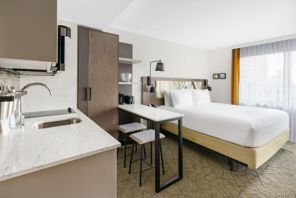 Studio, 1 King Bed, Kitchenette