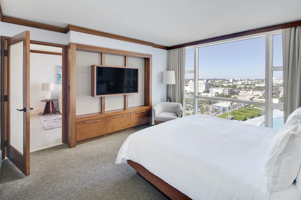 One Bedroom Luxury Apartment with One King Bed (Non Smoking) photo 2