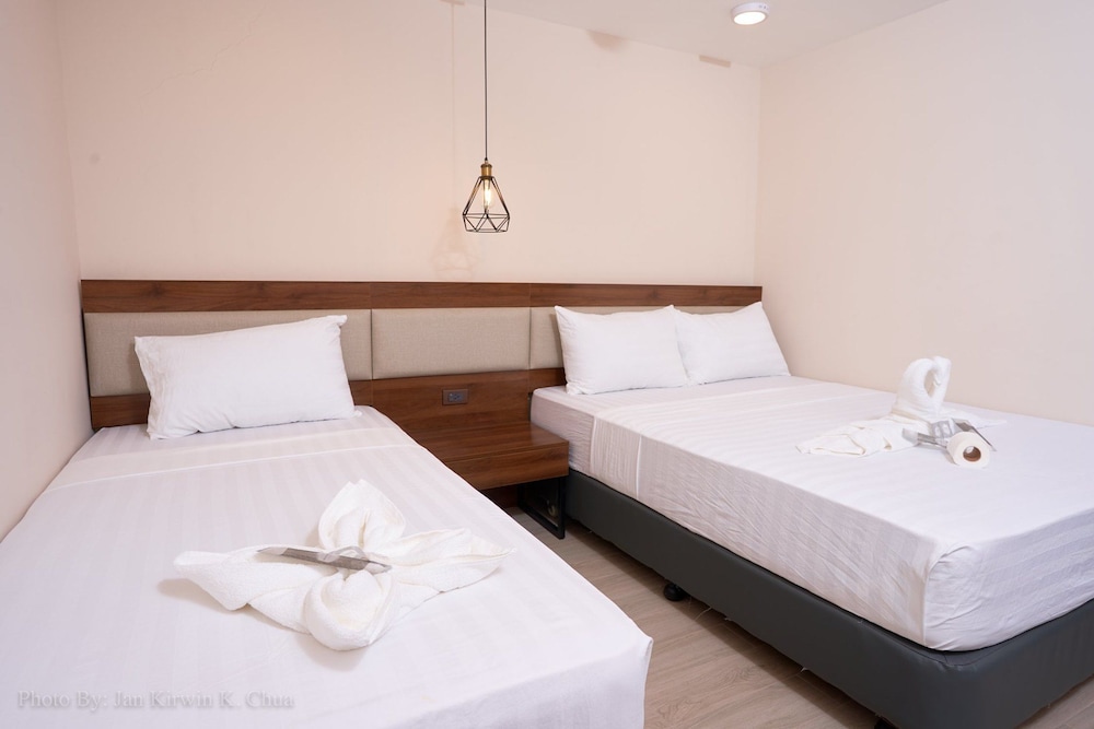 Family Room, Multiple Beds photo 2