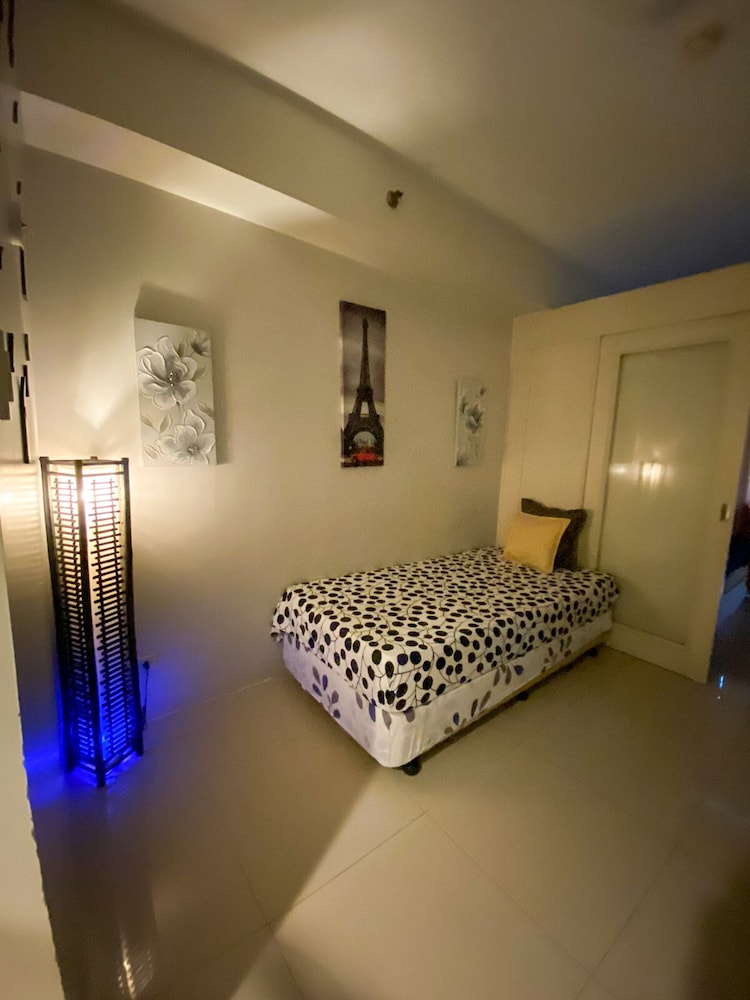 Standard Room - Tower F - Pool View photo 3