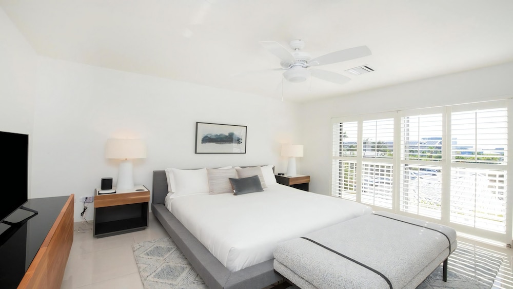 Exclusive Condo photo 1