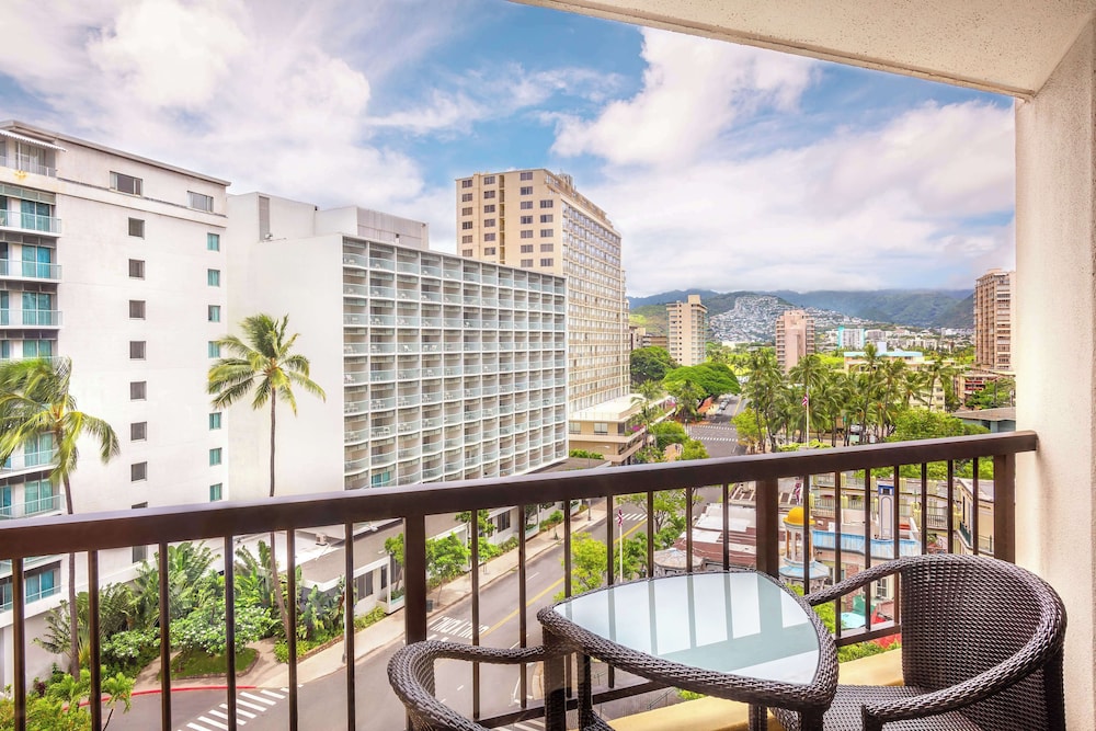 Room, 2 Queen Beds (Waikiki View) - Photo 7