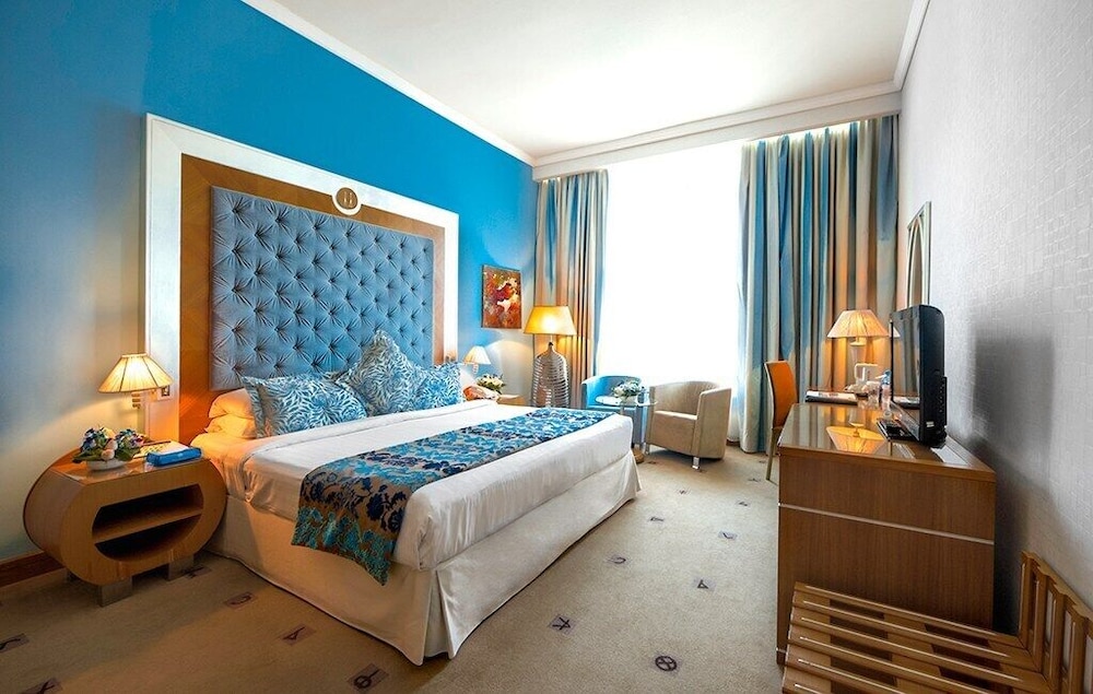 Executive Suite, 1 Bedroom, Smoking, City View photo 1