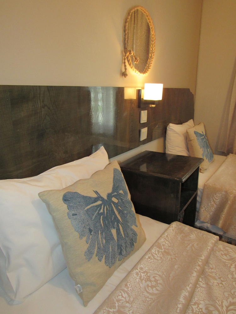 Standard Double Or Twin Room photo 3
