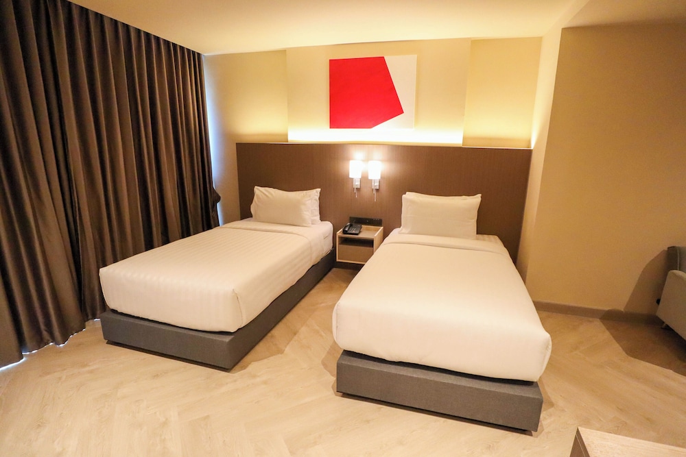 Deluxe Suite, City View - Photo 7