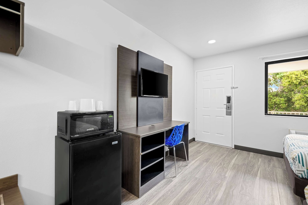 Deluxe Room, 2 Double Beds, Non Smoking, Refrigerator