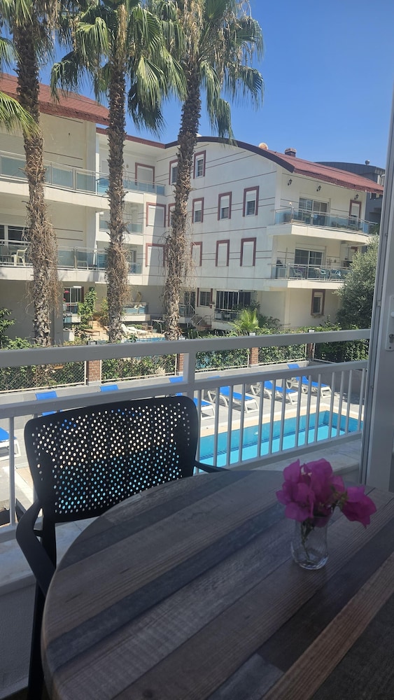 Family Twin Room, Balcony, Pool View photo 3